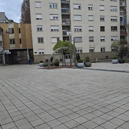 Apartman Centros Osijek Exteriör bild